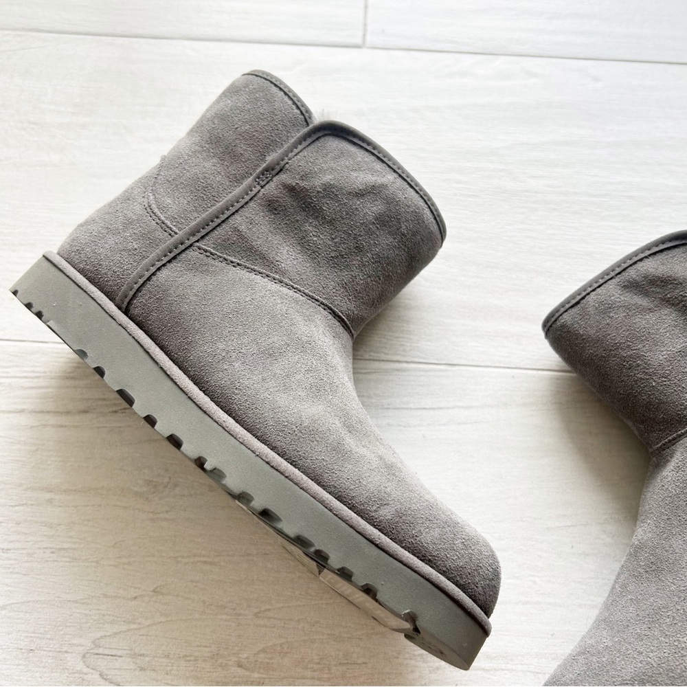 NEW UGG Cory II Genuine Shearling Lined Suede Boot in Charcoal Women's Size US 5 - Picture 2 of 5